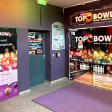 Top-Bowl-Sport-und-Unterhaltungshalle-Eingang